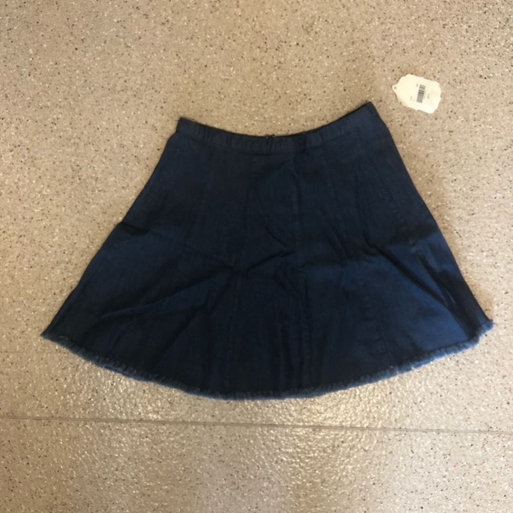 NWT adorable circle skirt w frayed ends